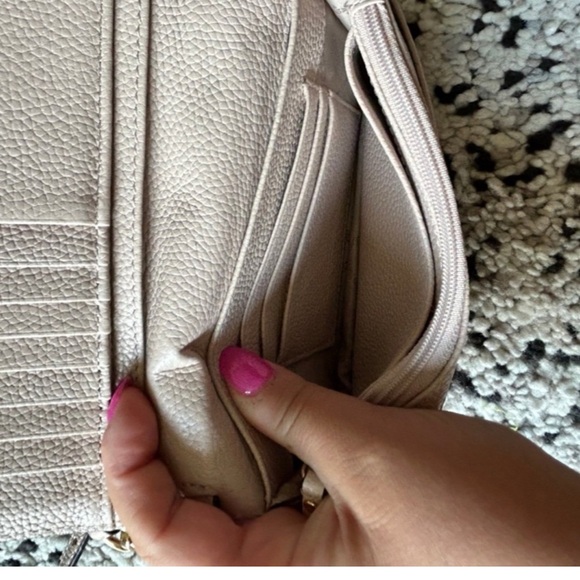 Michael Kors crossbody wallet - Picture 1 of 9